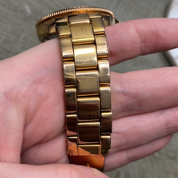 Rose Gold Fossil Watch - Picture 4 of 5